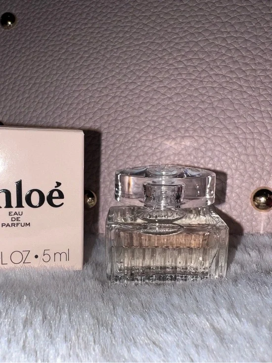 Chloe bag with Chloe mini parfum and mini flowerbomb ruby orchid - Picture 2 of 4